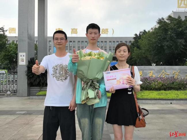 1米96男孩681分拿到清華通知書 學(xué)霸的喜悅與夢想