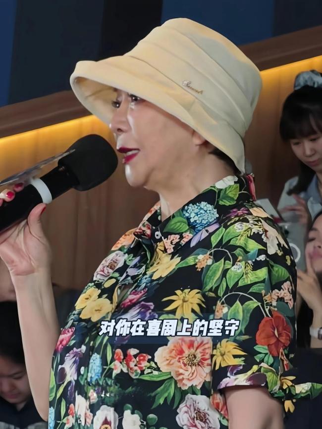 蔡明哽咽感謝陳佩斯的付出，?！稇蚺_》電影票房大賣