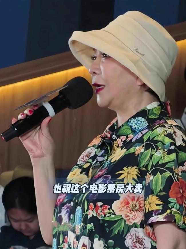 蔡明哽咽感謝陳佩斯的付出，?！稇蚺_》電影票房大賣