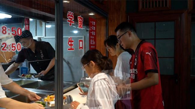 江西一機(jī)關(guān)食堂推出半價(jià)用餐 學(xué)生黨福利引發(fā)關(guān)注
