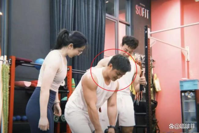男子舉報妻子出軌健身教練 婚姻破裂引發(fā)關注
