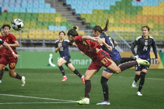 中國(guó)女足0-0日本隊(duì) 東亞杯無(wú)緣冠軍 激戰(zhàn)后握手言和