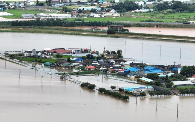 韩国多地遭遇破纪录暴雨 已致4人死亡