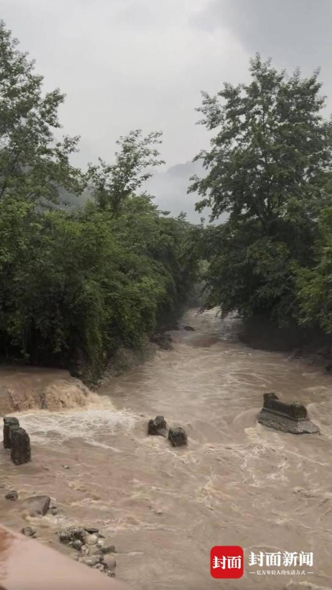 景區(qū)回應(yīng)青城山后山溪水猛漲 短時(shí)強(qiáng)降雨所致