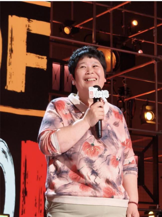 房主任登上上海大屏 50歲媽媽的逆襲之路