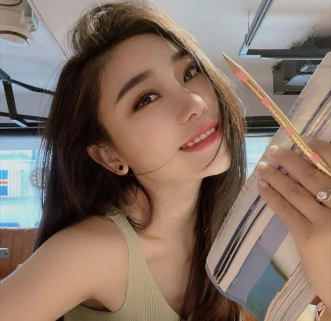 “騎哈雷的小姨”去世 知情人發(fā)聲 頭盔未系好引發(fā)悲劇
