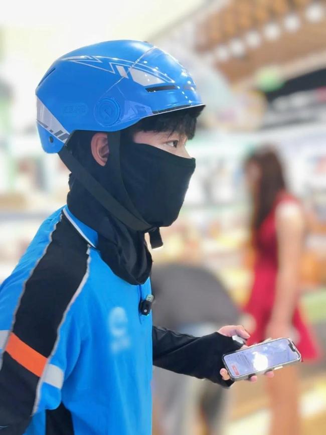網(wǎng)友：我的外賣,，可能是未來戰(zhàn)機(jī)飛行員送的！