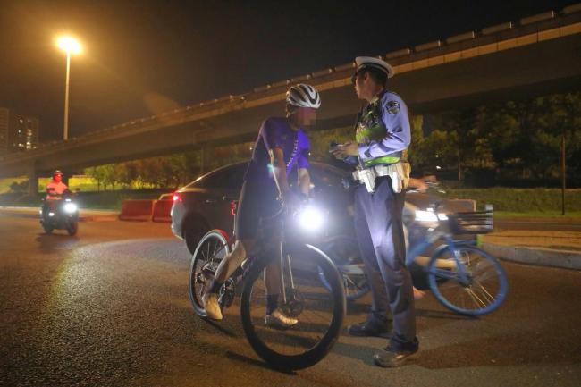 北京電動(dòng)車加裝遠(yuǎn)光燈被查,，最高罰多少？ 首次警告再次罰款