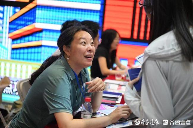 “理科热”下的历史老师 文科班缩减困境
