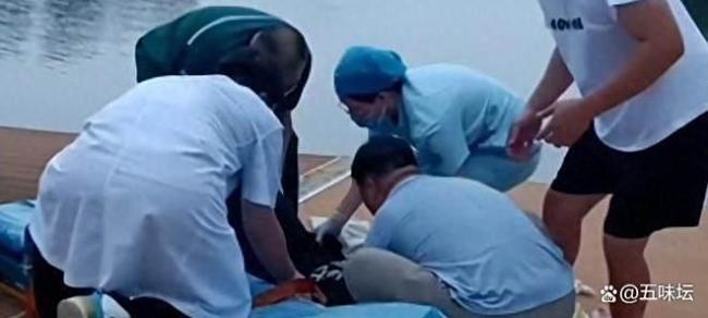 13岁女生皮划艇训练意外溺亡 教练被指优先转移自家孩子延误救援