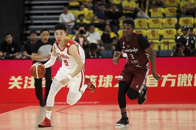热身赛：中国男篮28分大胜委内瑞拉 赵睿11 3 3胡金秋14 6