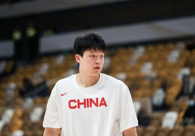 中国男篮官宣裁掉2人：徐昕刘金雨离队 暂时还剩15人+仅两内线 周琦成最后底牌