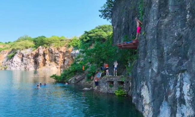 长沙网红野泳矿坑有多危险 水下隐患重重