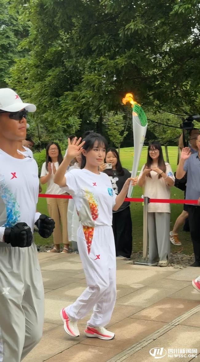 李子柒担任世运会火炬手