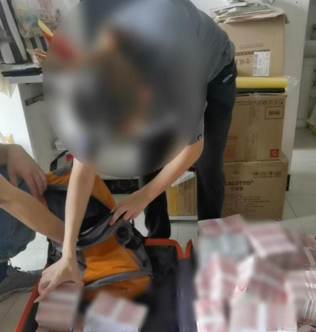 女子坚持取现390万 银行民警齐劝阻 警银联动防诈骗