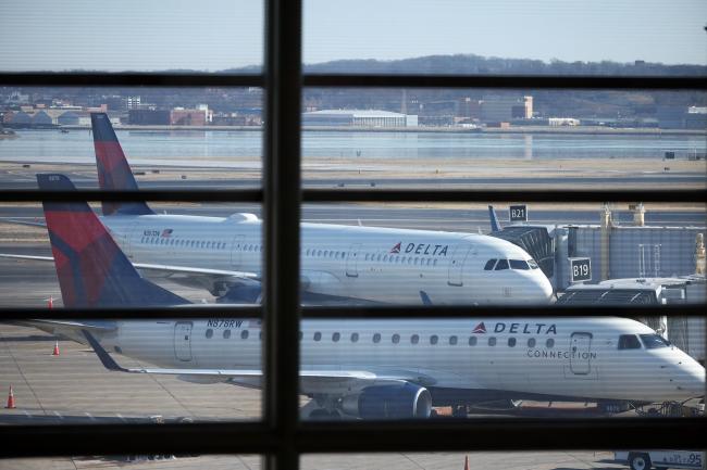 美客機急降約145米避免撞上軍機 乘客講述驚魂瞬間