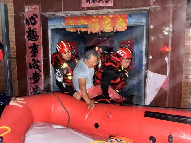 特大暴雨中的密云山村 民宿成安置点