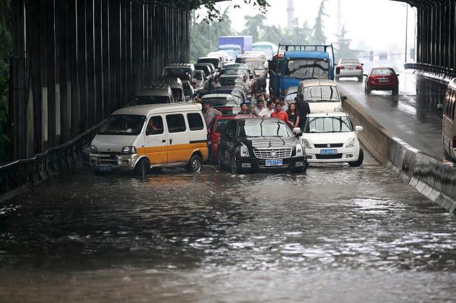 中国气象局：北京仍有强降雨30日逐渐减弱 随后强降雨将转移至华东 华东迎新一轮暴雨