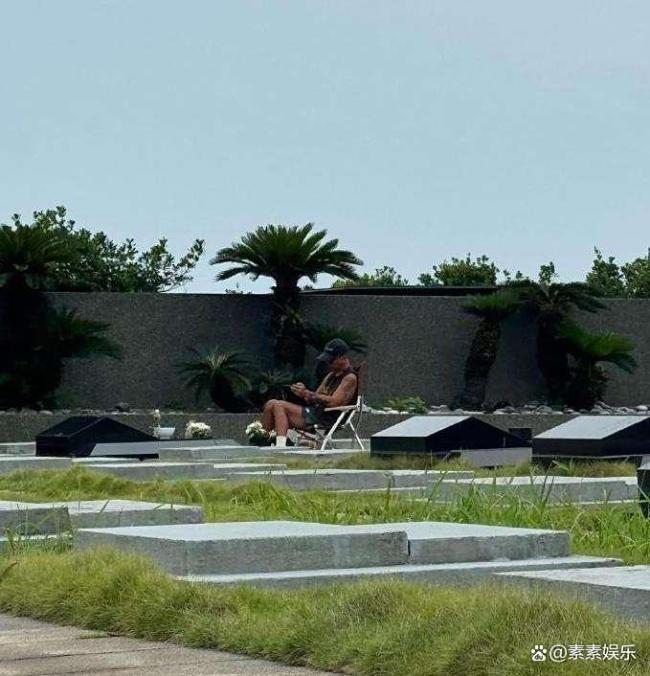 你如何看待具俊晔在墓园陪伴大S 深情守候引人泪目