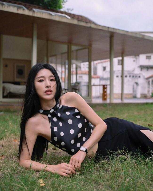 张俪开越野车疑似诡秘车牌, 本东说念主火速发声说念歉: 以后一定校服交规 敦厚认错获赞