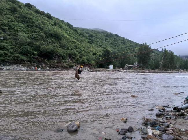 6人因暴雨被困山顶100小时成功获救 跨越百小时的救援奇迹