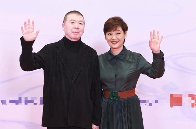 徐帆辟谣与冯小刚离婚