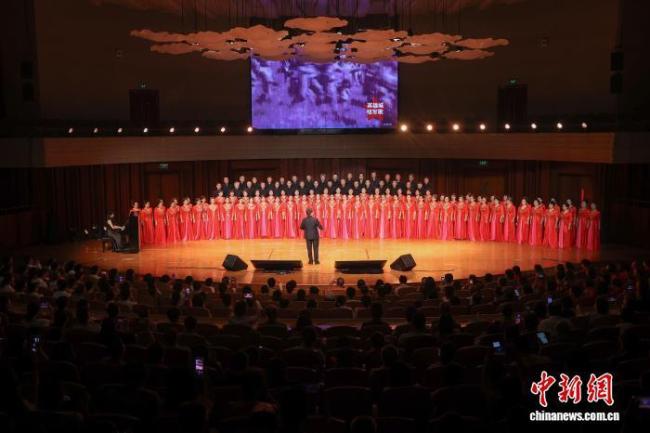 江西南昌举行“八一军歌音乐会”