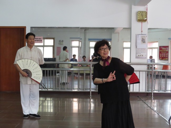 媒体：中年人在《戏台》中寻找自己 现实与妥协的共鸣