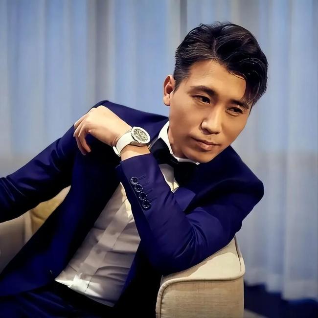 李乃文小心翼翼的四處闖禍
