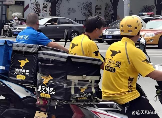 买超称险撞上闯红灯的外卖员 配送乱象引深思