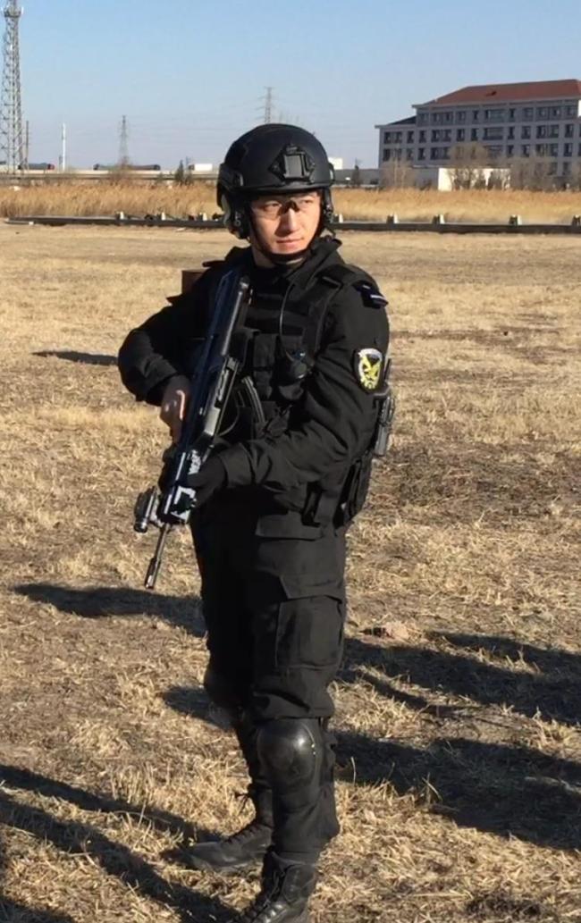 救人的“腹肌哥”找到了 天津特警英勇救援