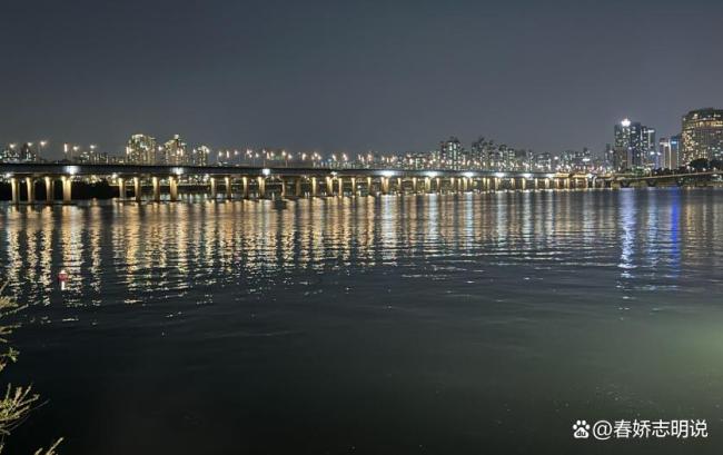 韩国汉江现巨型不明物体 夜钓者拍下 夜钓者的惊魂60秒