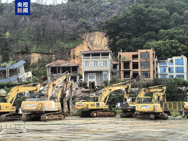 廣州山體滑坡已致2死 仍有5人被困 消防通宵搜救