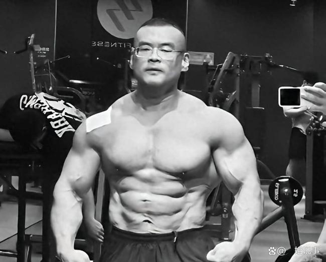 38岁健美选手刘一阳去世