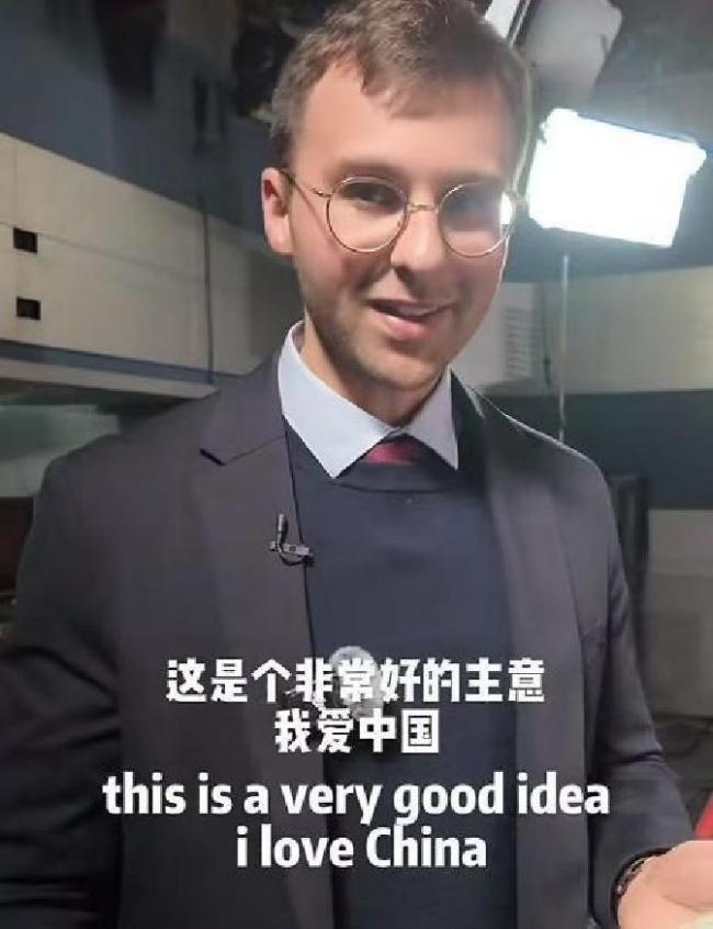 女孩用英语感谢马库斯获中文回应 照片捐赠背后的真诚与争议