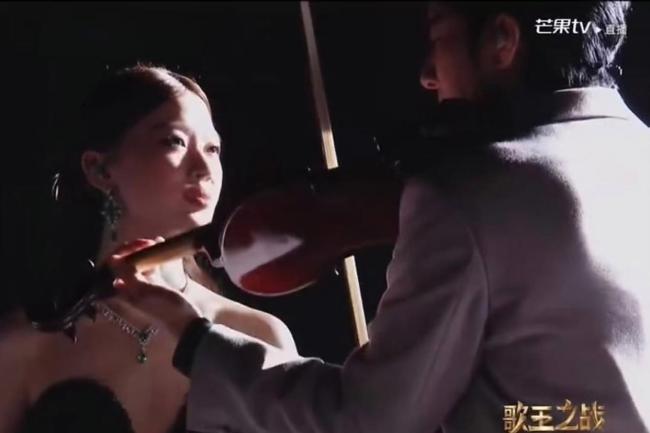 单依纯王力宏好好听 《落叶归根》乡愁共鸣感动全场