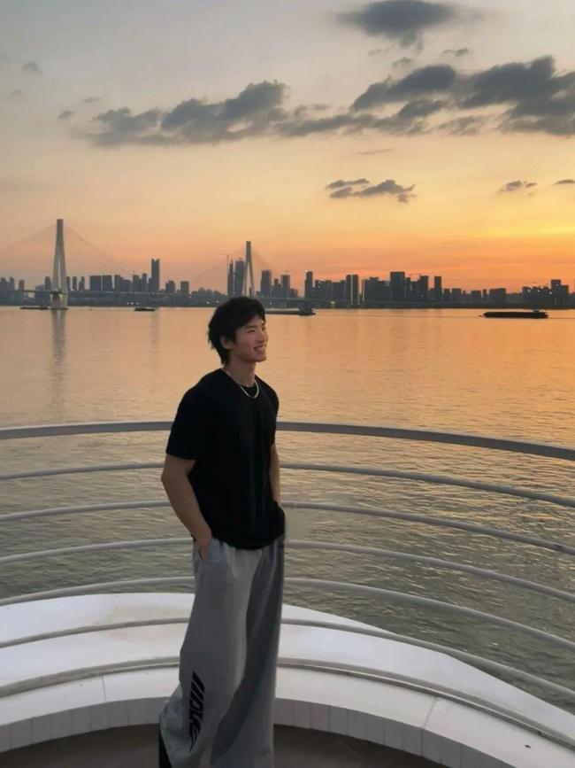 “男美人鱼”走红：暑期月薪近万元 引游客惊叹