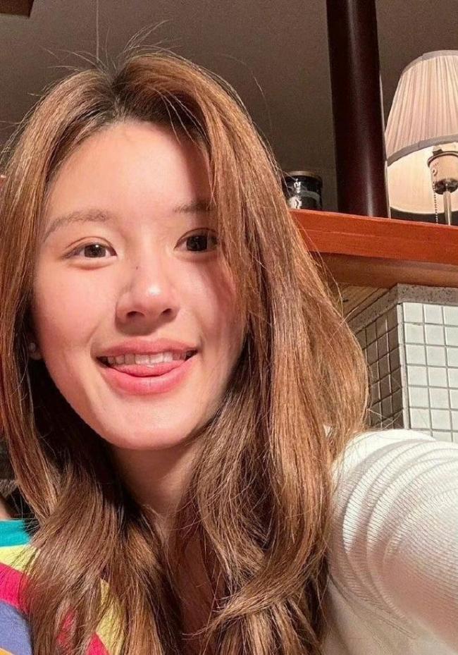 于正說趙露思很好 直播帶貨圈粉無數(shù)