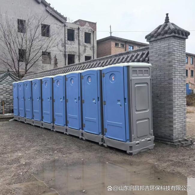 音樂節(jié)的移動廁所倒了 細(xì)節(jié)體現(xiàn)城市溫度