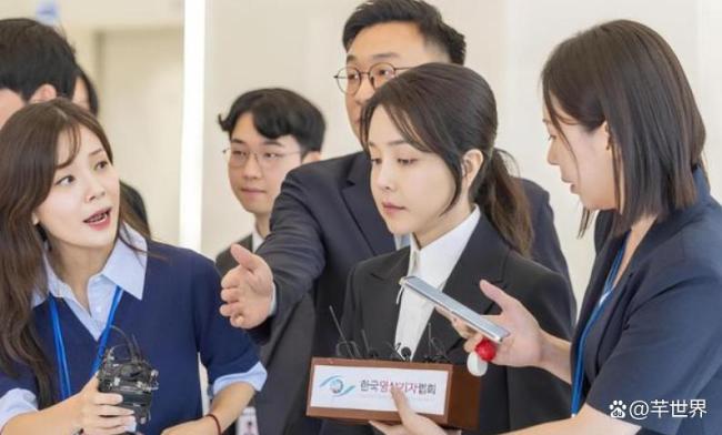 金建希出庭受审 念了句中国古诗 青瓦台魔咒再现