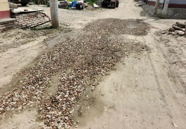 通州西黄垡村施工破路迟迟不复原，一下雨村道就成烂泥坑