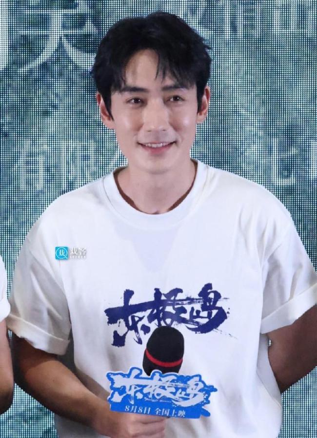 朱一龙倪妮伦敦首映路透 《东极岛》引发高期待