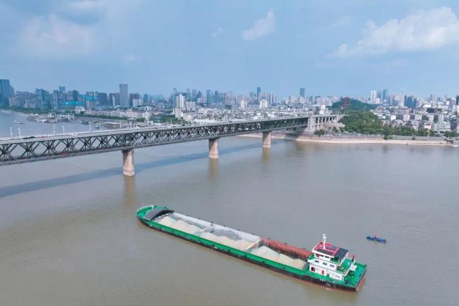 高鐵列車過長江，要用幾分鐘？