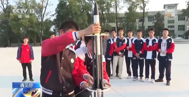 湖南中學(xué)生造“火箭”花光零花錢 夢(mèng)想點(diǎn)燃青春