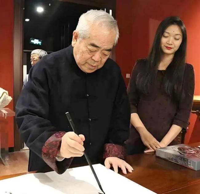 范曾继子回应父亲去向：在法国看展，澄清失联传闻
