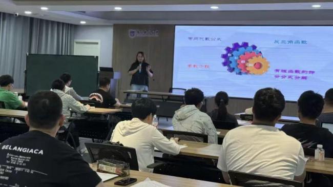 高考結(jié)束一周就進“高大銜接班”，準大學生的暑假焦慮從何而來？ 自由假期變“第三學期”