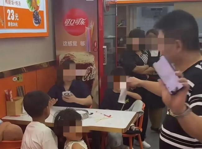 3女带4孩续面当事人将起诉面馆老板 续面争议引发网络热议