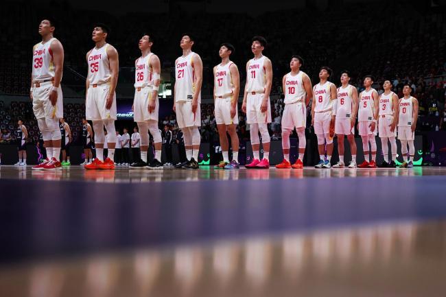 李根称中国男篮已走出低谷