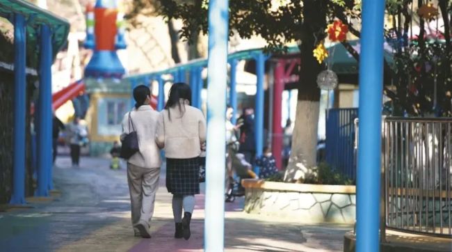 花520块一天找陌生人做委托妈妈 亲情的替代品引发热议