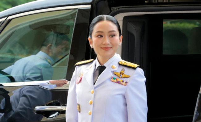 佩通坦39岁生日当天出庭 面对道德裁决争议